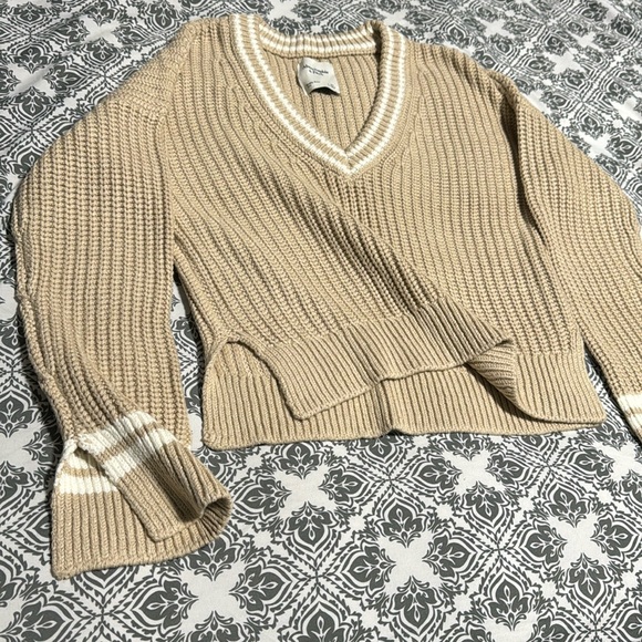 NWOT Abercrombie & Fitch NWOT Sweater Size XS, Color Light Brown - Picture 4 of 7